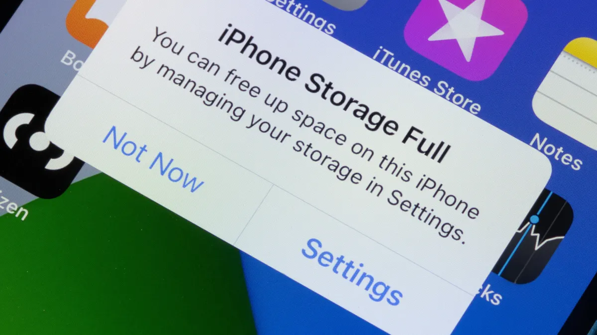 Screenshot of iPhone storage full pop up