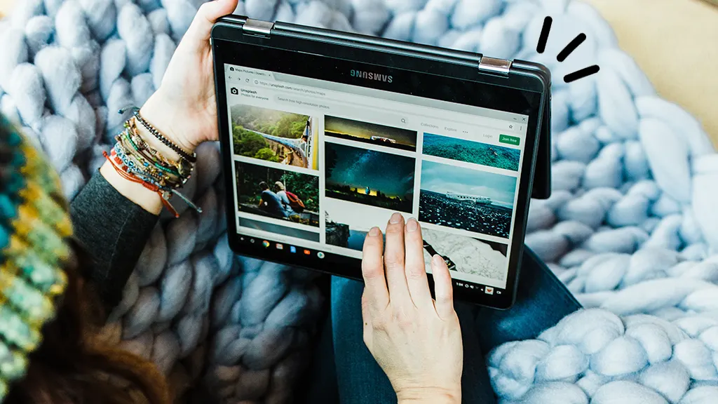 A person using a frozen Chromebook screen that's non-responsive