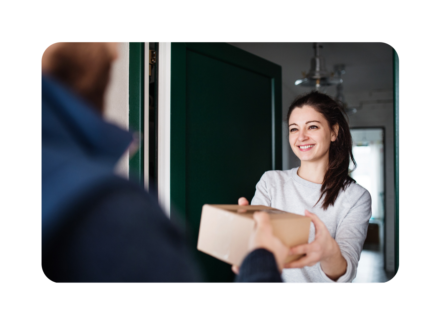 Asurion delivering a device to a customer's doorstep
