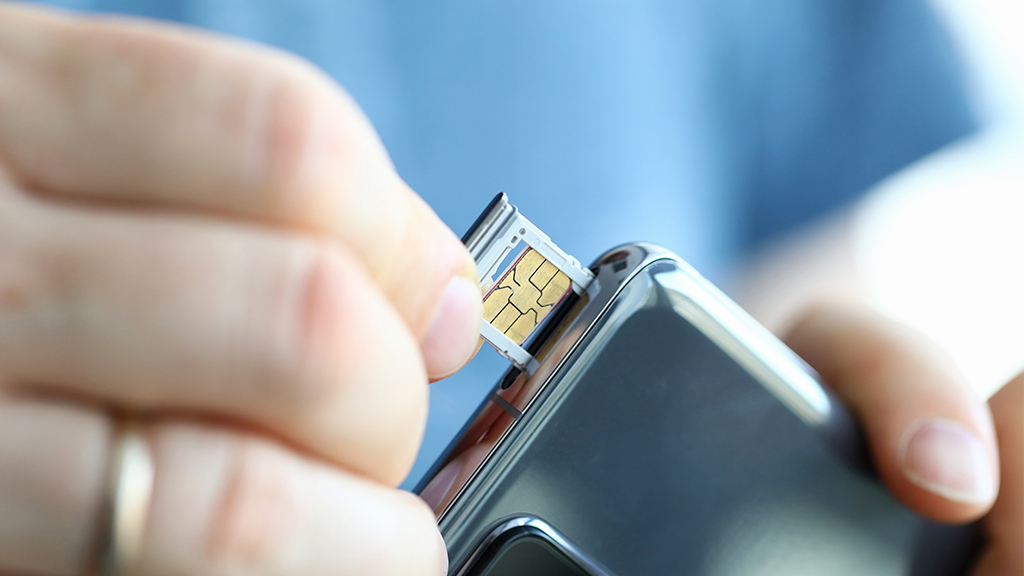 How to remove the SIM card on your Android device