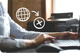 Person troubleshooting why their HP printer is offline