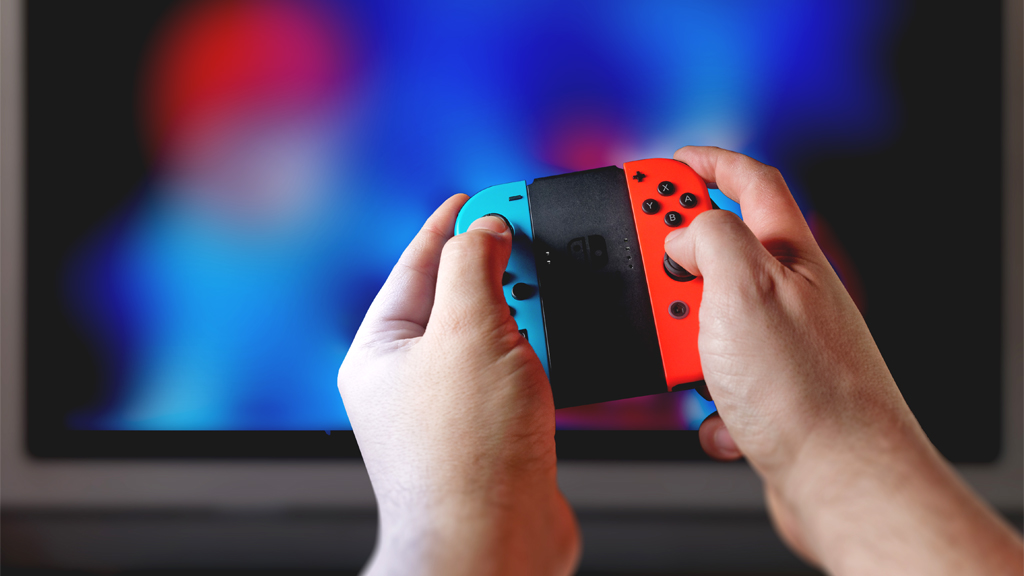 Person holding Nintendo Switch not connecting to TV