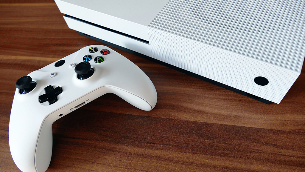 How to download games on Xbox when it is turned off