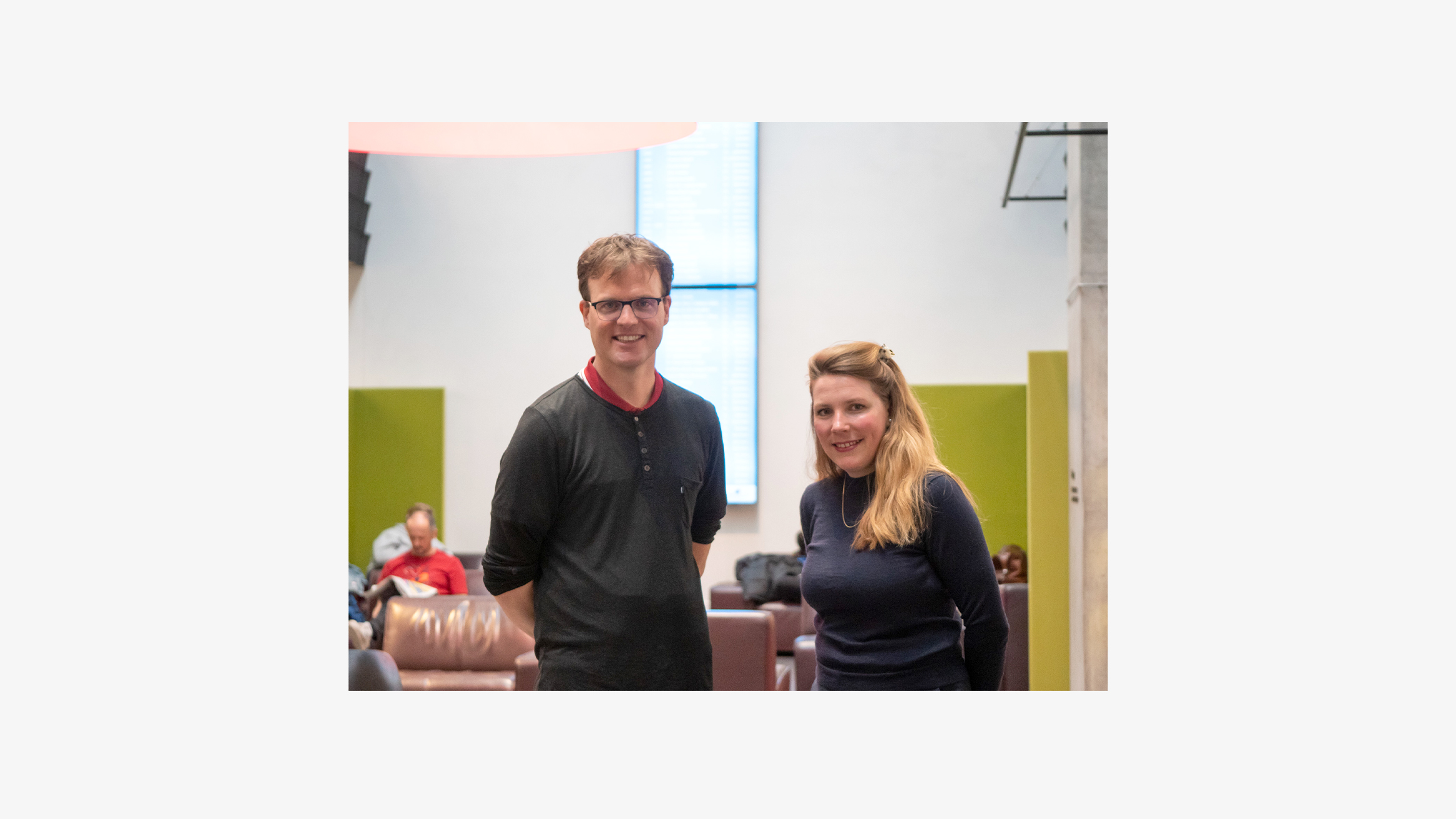 Joël Floris und Miriam Leimer im Themenraum Turicensia (Bild: ZB Zürich, R. Patterson)