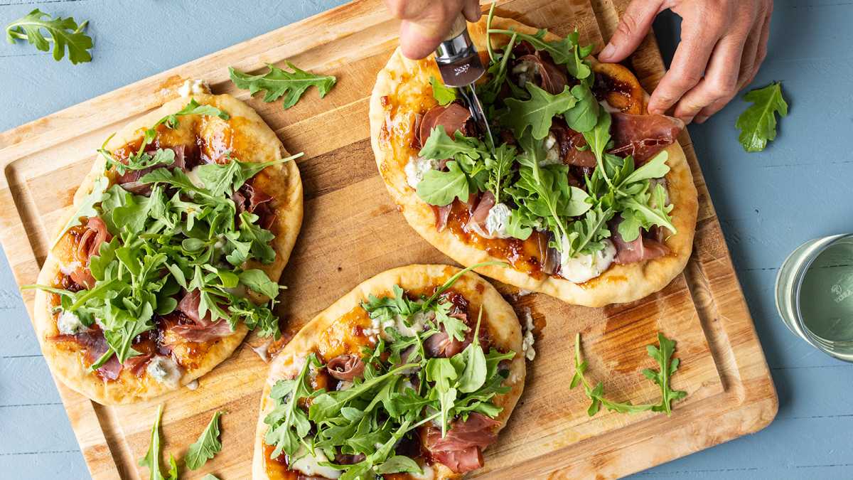 Grilled Prosciutto and Fig Pizza Photo
