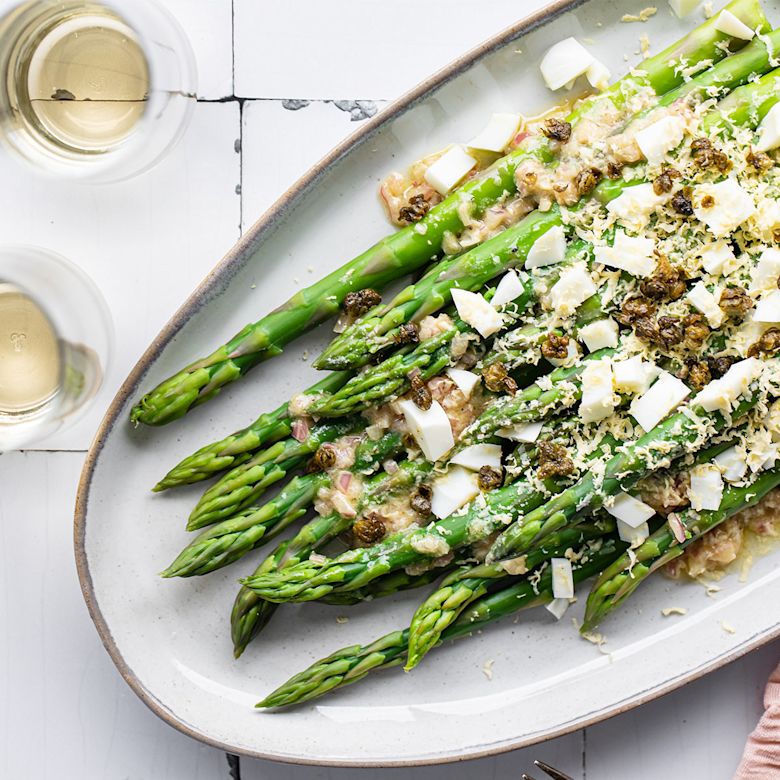 09 / ASPARAGUS MIMOSA WITH FRIED CAPERS
