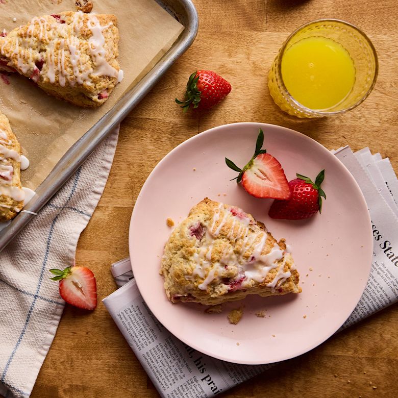 05 / STRAWBERRY RHUBARB SCONES