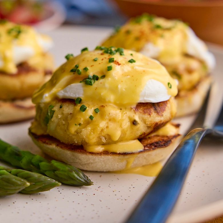 02 / CRAB CAKE EGGS BENEDICT