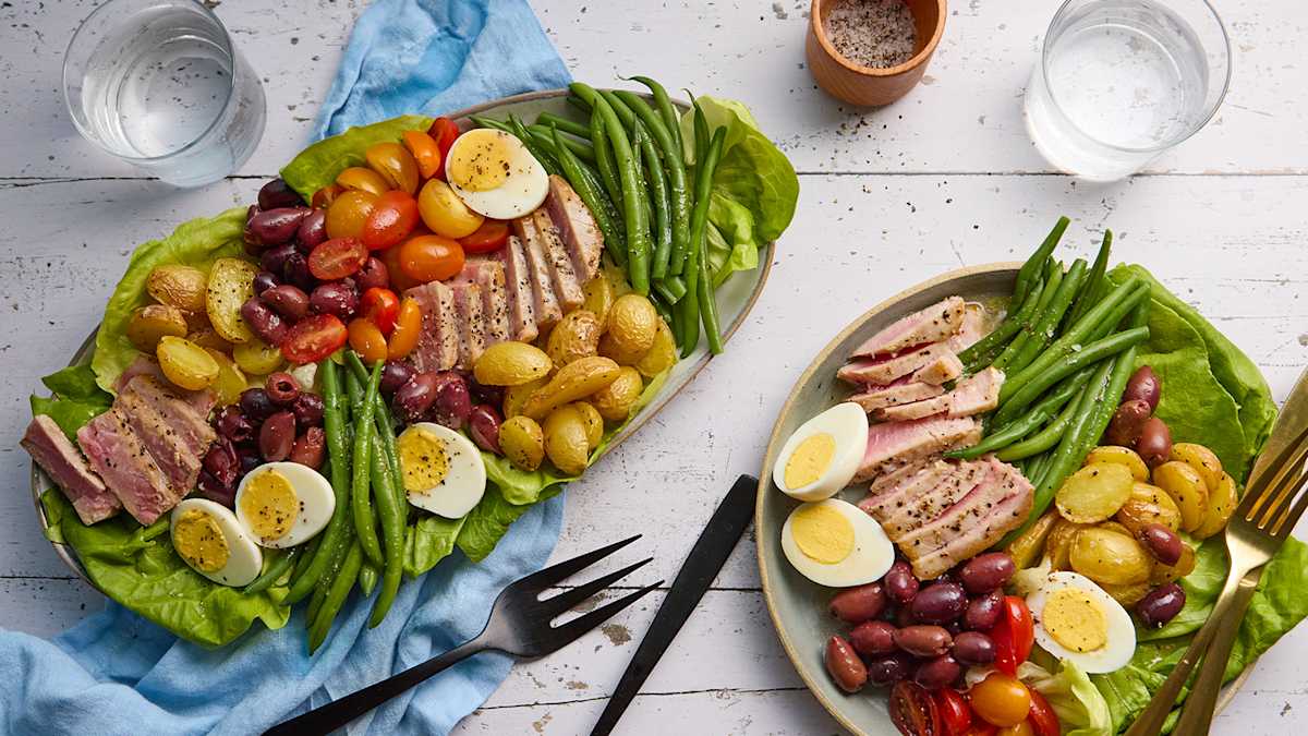 Salad Niçoise with Ahi Tuna Photo