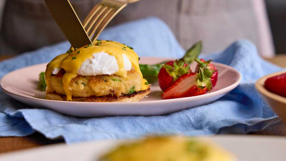 Crab Cake Eggs Benedict