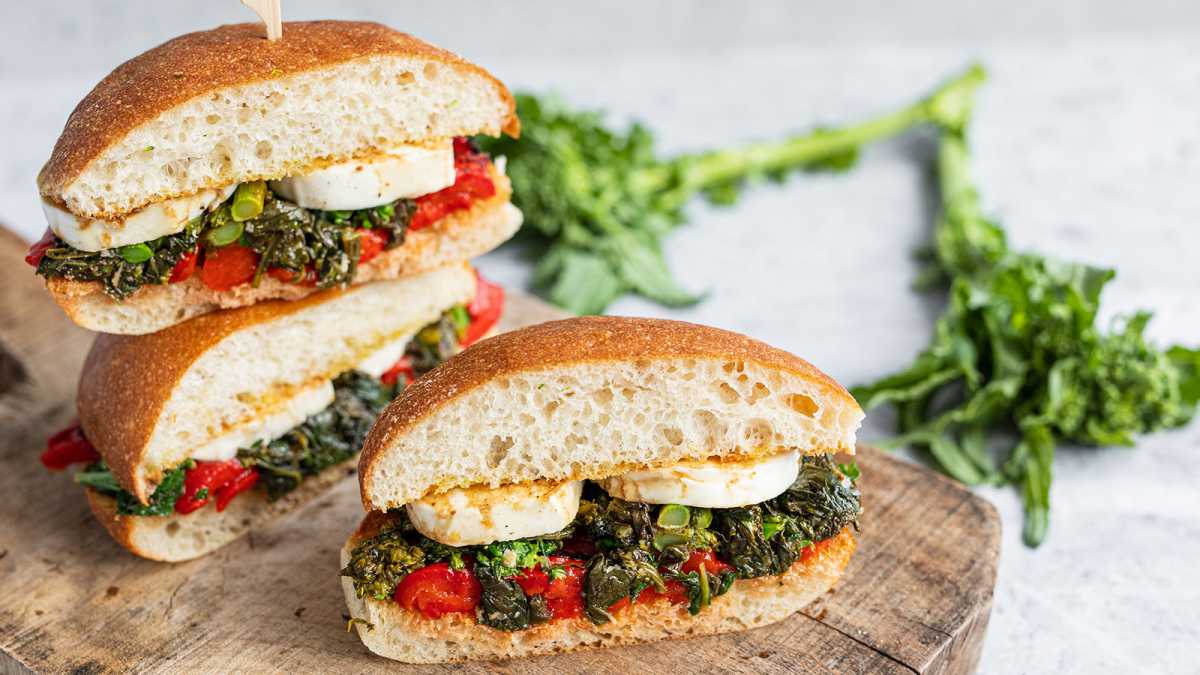 Broccoli Rabe and Mozzarella Sandwich  Photo