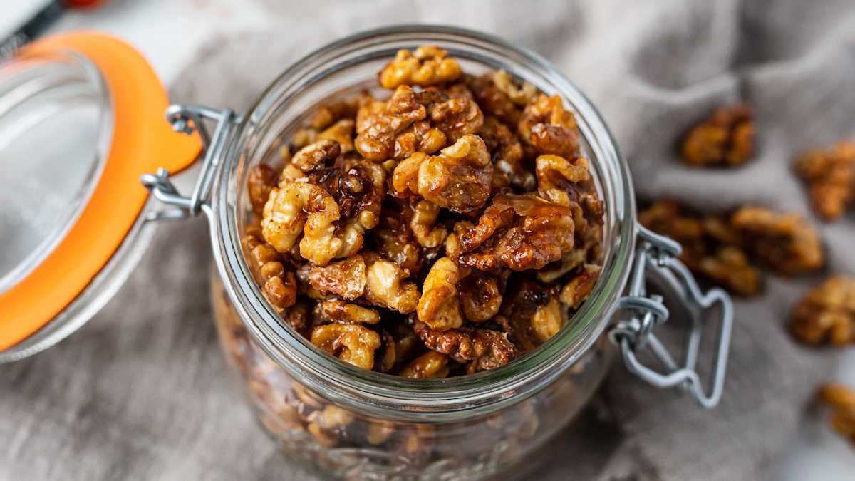 Sweet and Spicy Walnuts