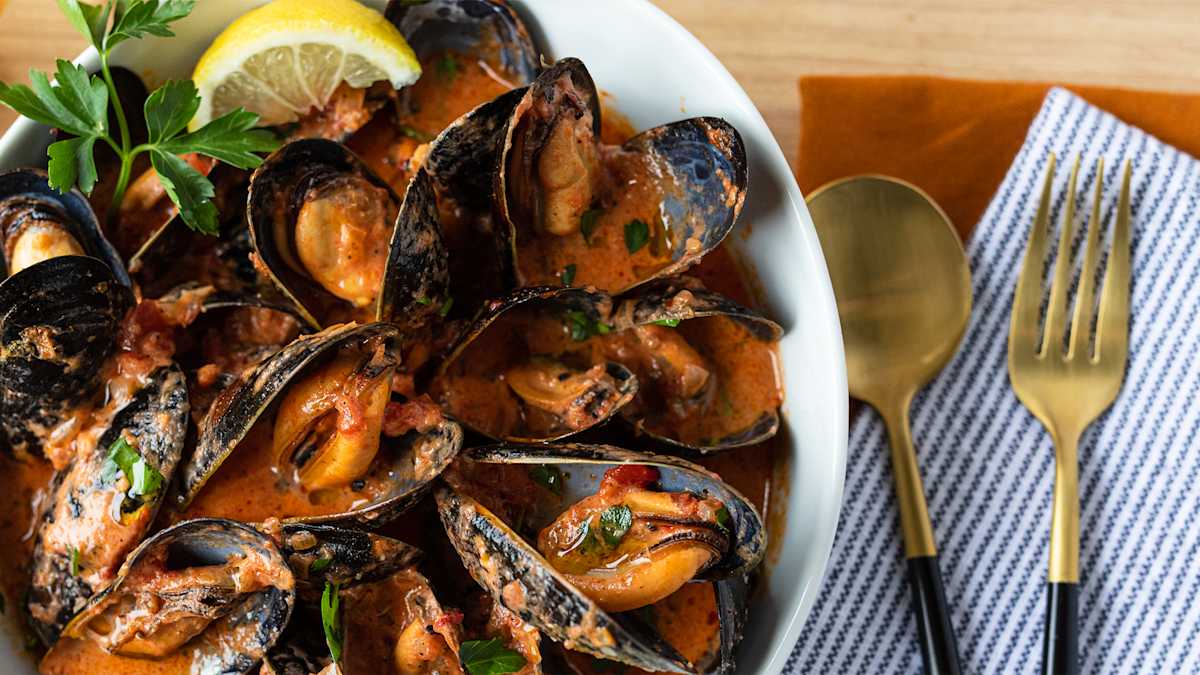 Mussels in Spicy Paprika Cream Photo