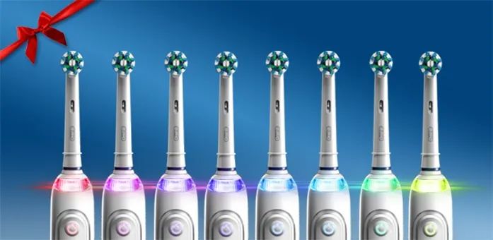 Idée Cadeau: Laissez-vous tenter par une brosse à dents électrique Oral-B Genius 10000 pour les fêtes.