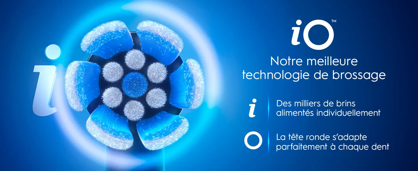Technologie de brosse à dents iO avec tête ronde et brins alimentés individuellement sur fond bleu 