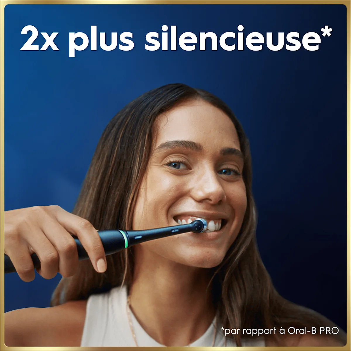 Oral-B: femme se brossant les dents, affichant le bénéfice 2x plus silencieuse.