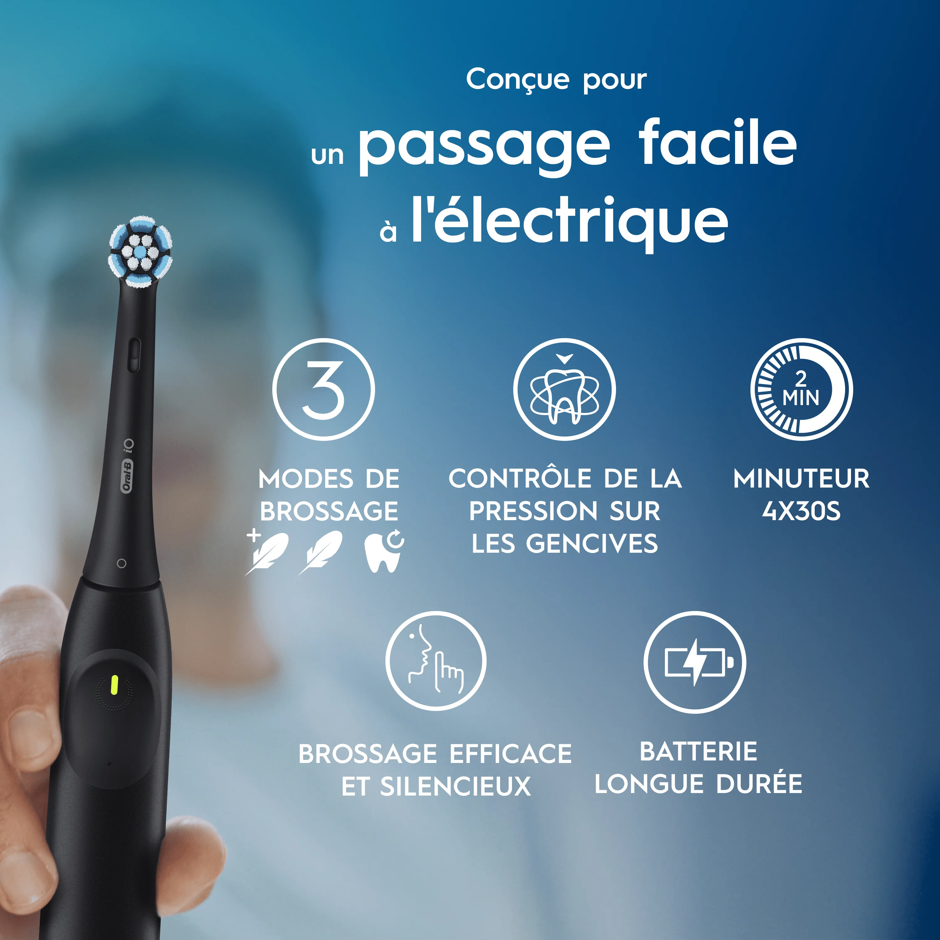 Gros plan sur une brosse à dents Oral-B iO présentant les caractéristiques du produit, notamment 3 modes de brossage, un capteur de pression sur les gencives, un minuteur 4 x 30 secondes, un son silencieux, un brossage efficace et une batterie longue durée