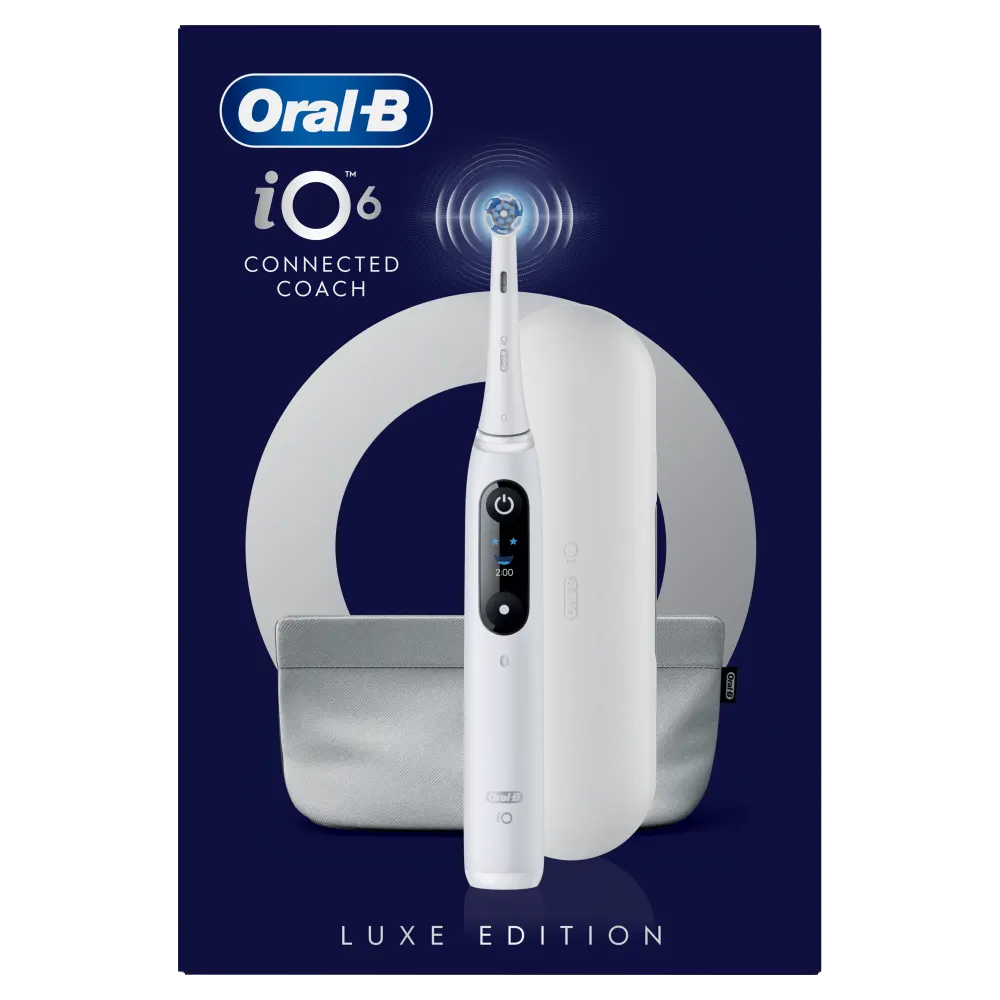 Oral-B iO 6 Connected Coach, Luxe Edition, présentée avec son étui de voyage et sa pochette en tissu.