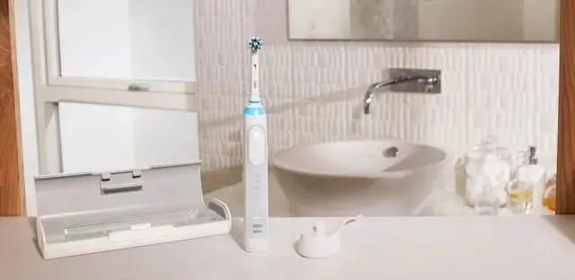 Prendre soin de votre brosse à dents électrique article banner