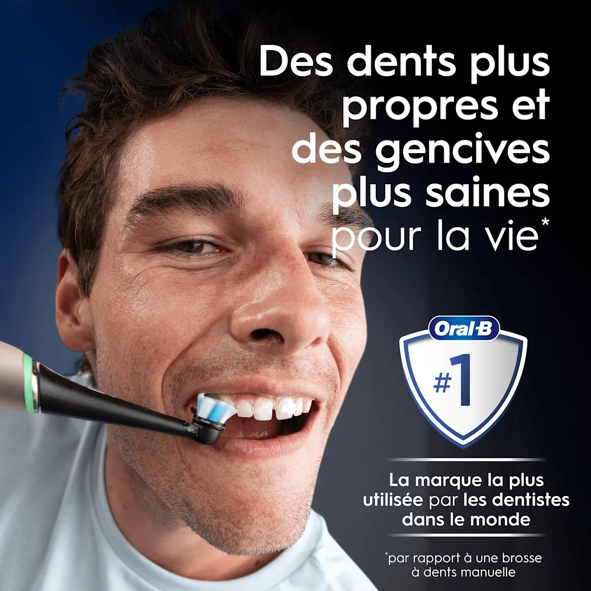 Homme brossant les dents avec une brosse à dents iO10.