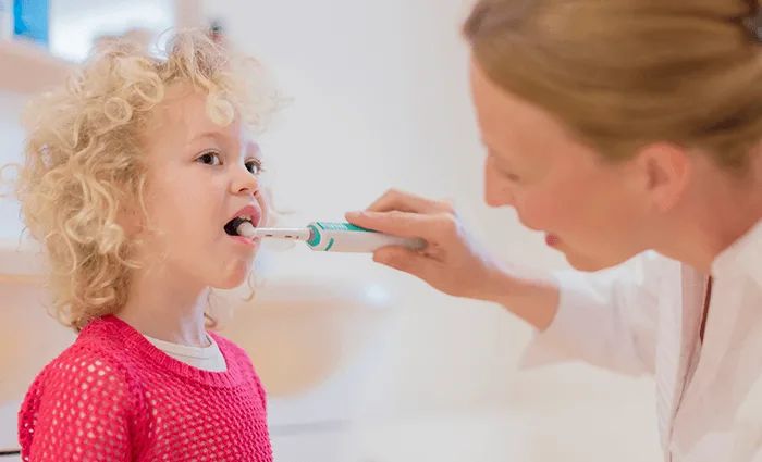 Trouver la meilleure brosse à dents électrique pour vos enfants article link