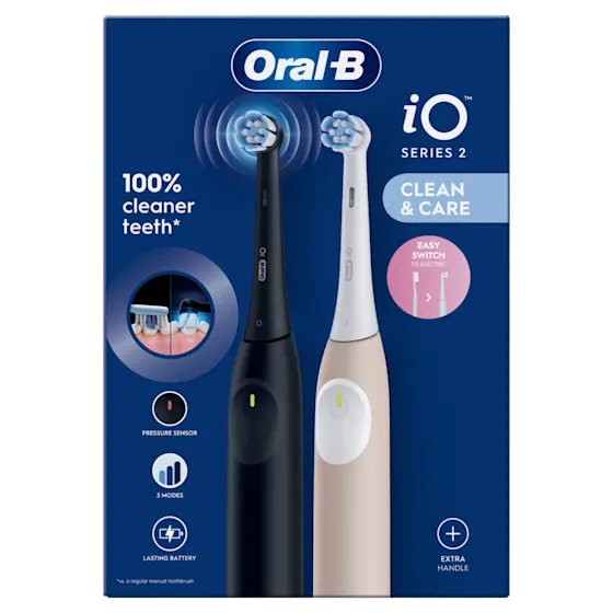Oral-B iO Series 2 présentée dans son emballage, mettant en avant un nettoyage 100% plus efficace des dents.