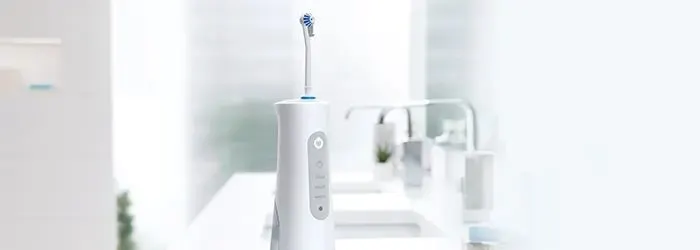 Découvrez tout ce qu’il y a à savoir sur le nettoyage dentaire à l’hydropulseur jet dentaire article banner