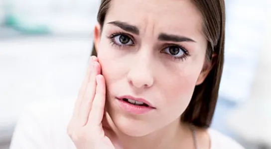 Douleurs de la mâchoire : causes et traitement | Oral-B FR | Oral-B