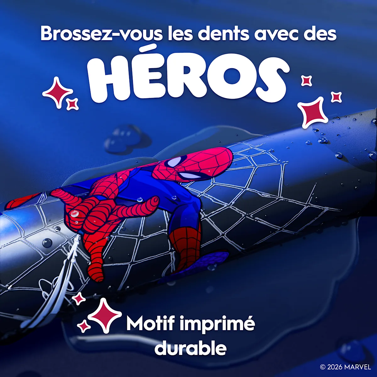 Gros plan sur le manche avec motif imprimé sur une flaque d’eau pour montrer la durabilité.