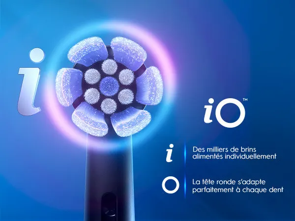 Tête de brosse à dents iO circulaire avec brins bleus, conçue pour s'adapter à chaque dent.