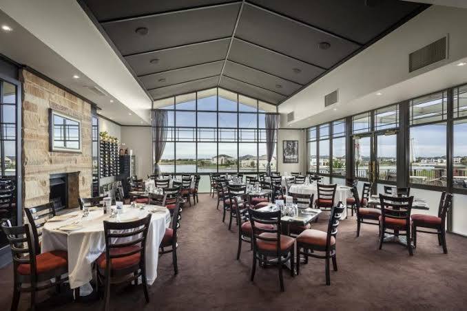 Sanctuary Lakes Club