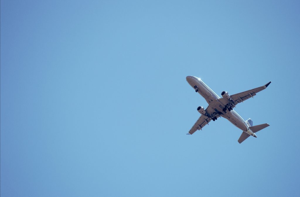 Spedycja lotnicza – jak działa transport lotniczy towarów i kiedy warto go wybrać? | Omida Sea And Air S.A.