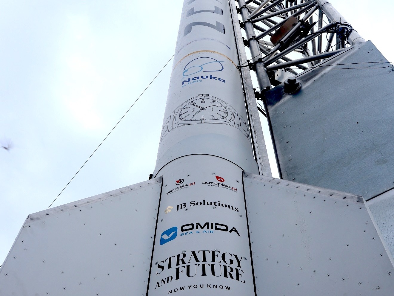 Lot rakiety Perun z Centralnego Poligonu Sił Powietrznych w Ustce | Omida Sea And Air S.A.