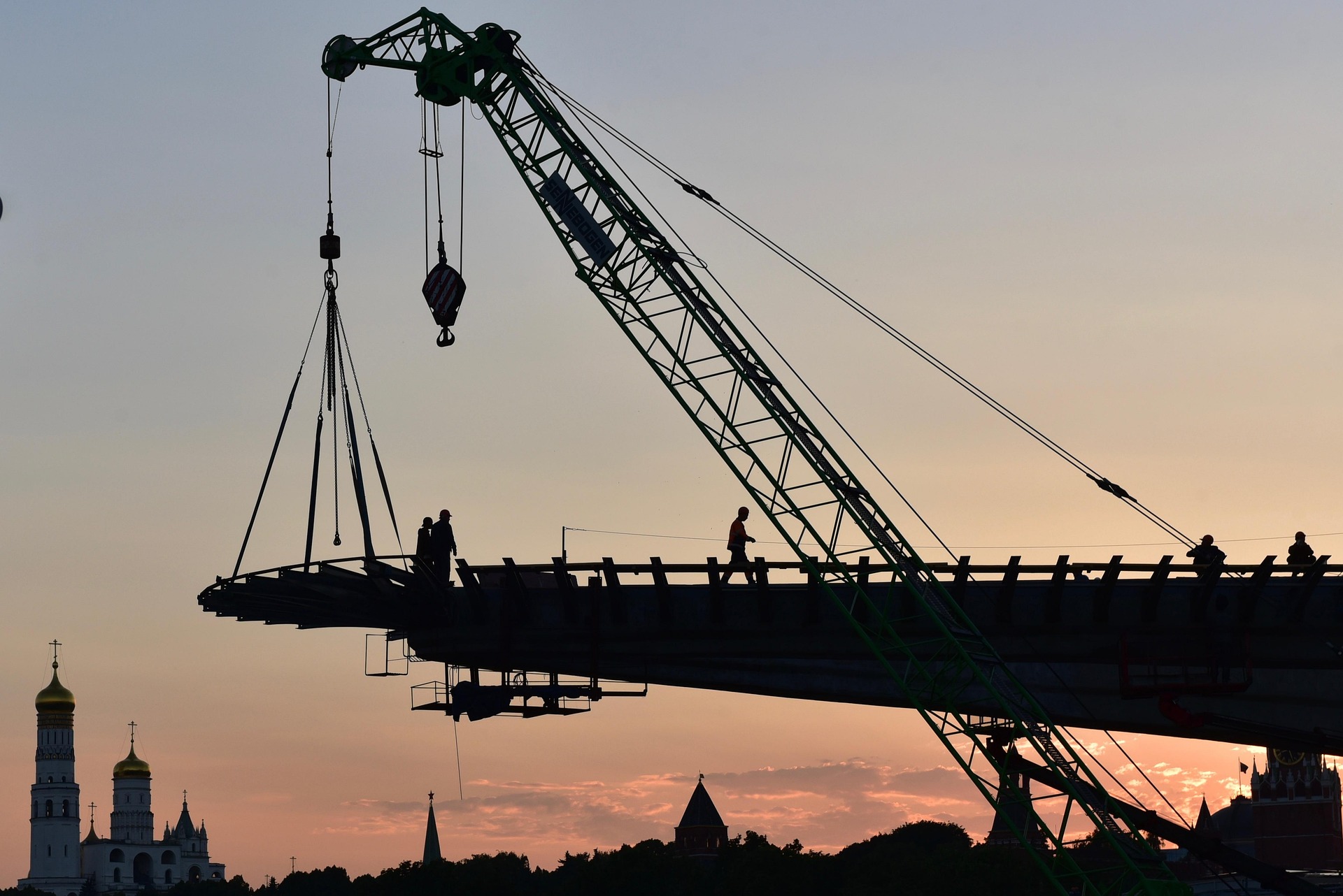 Co zyskujesz, współpracując z Omida Sea And Air? | Omida Sea And Air S.A.