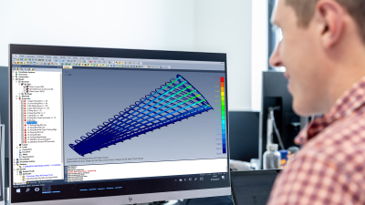 Engineer using Simcenter Femap to simulate performance of an airplane wing