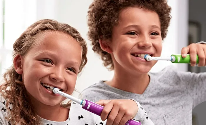كيفية تنظيف أسنان طفلك: بين 6-12 عامًا article banner