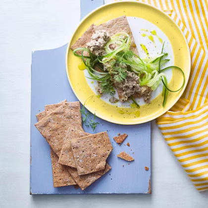 Smoked mackerel pâté crispbreads with dill, cucumber and black pepper