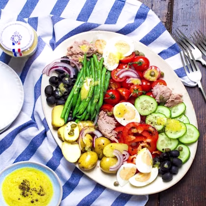 Salade Niçoise with classic French vinaigrette