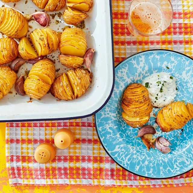 Hasselback Potatoes with Garlic and Fennel
