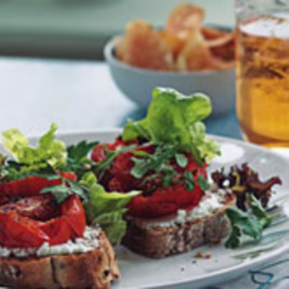 Toasted Open Sandwich with Goat's Cheese and Oven-roasted Tomatoes