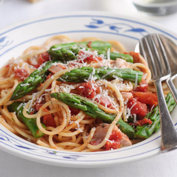 Fiery Asparagus and Chicken Pasta
