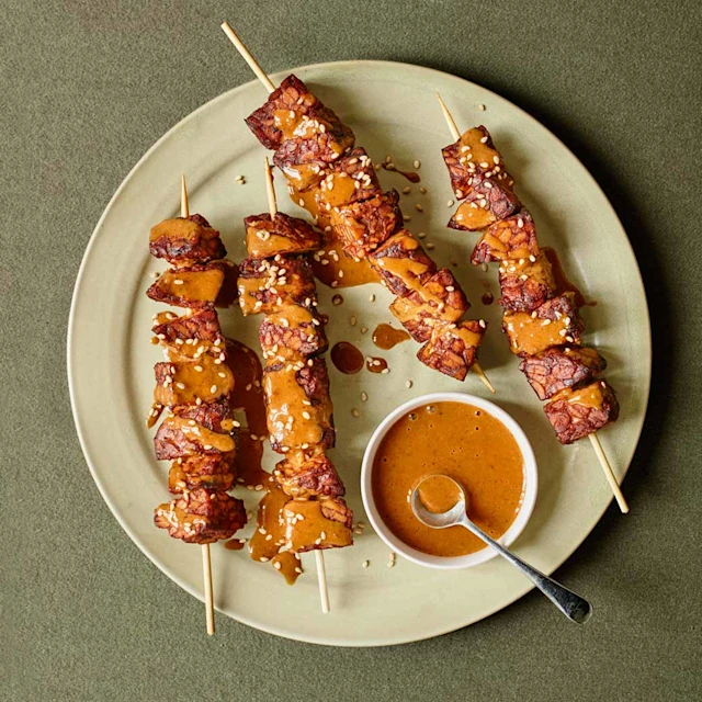Tempeh satay skewers