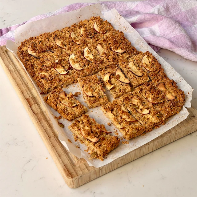Apple Crumble Oat Bars