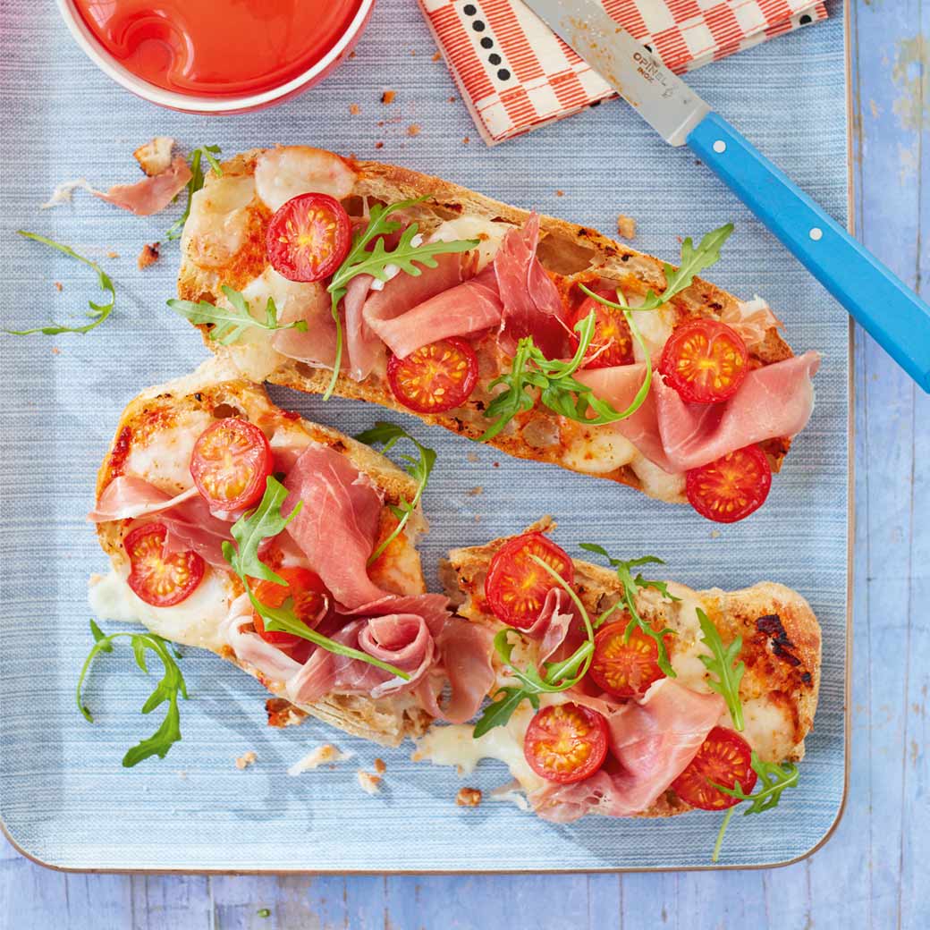 Ciabatta Pizza with Prosciutto, Sundried Tomato and Rocket