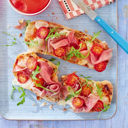 Ciabatta Pizza with Prosciutto, Sundried Tomato and Rocket