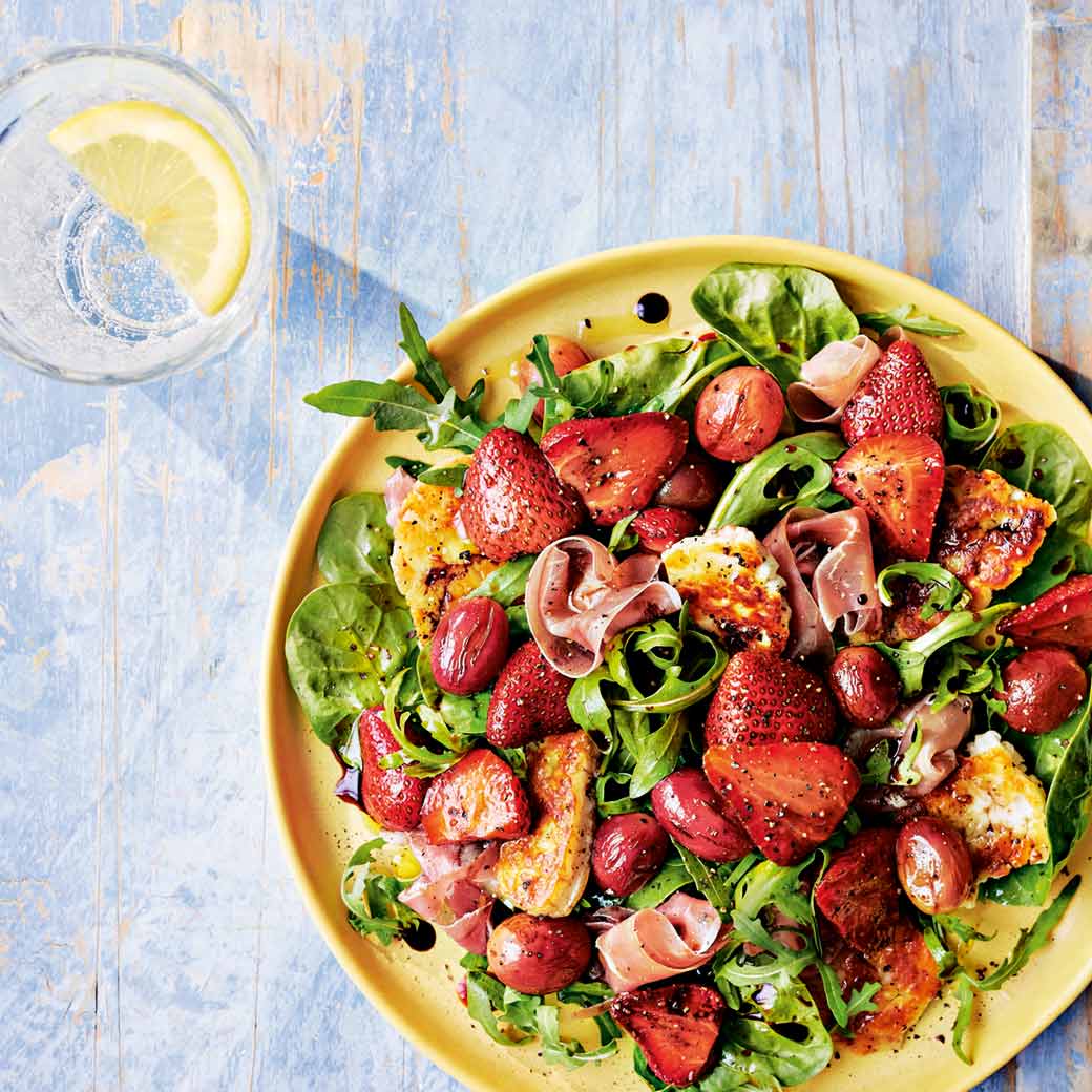 Strawberry salad with prosciutto and halloumi