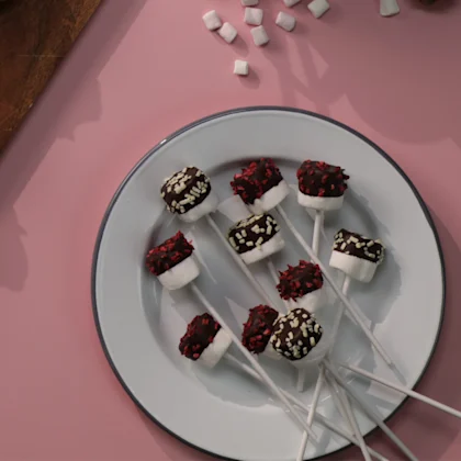 Chocolate-dipped marshmallows