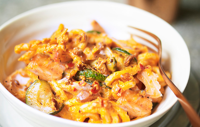 Fiery Chilli Pesto, Salmon & Peanut Butter Noodles