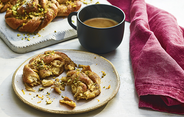 Cardamon, pistachio and orange brioche buns