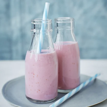 Banana and Raspberry Sesame Smoothie